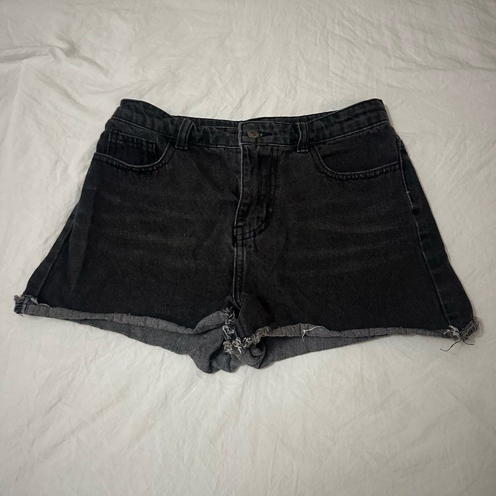 Black Jean shorts with adjustable band
